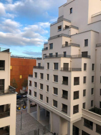 F2 Rosny-sous-Bois au pied du métro Rosny-sous-Bois
