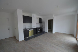 Grand Studio avec balcon et cave proche Défense Suresnes