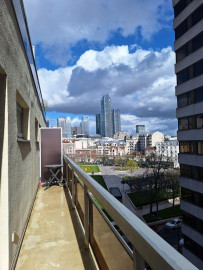 Grand studio meublé 32m² avec grand balcon Puteaux