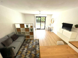Grand studio meublé avec balcon, vue jardin Paris 15ème