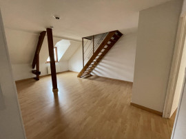 Grand T2 (+ mezzanine) rénové centre ville Montbéliard
