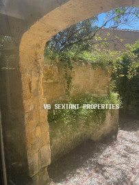  Langoiran ,Maison de charme avec dépendances et ravissant  jardin clos  LANGOIRAN