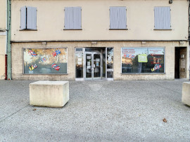 Local commercial avec 3 vitrines ORGON