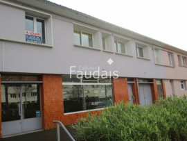 Local commercial avec entrepôt st lo