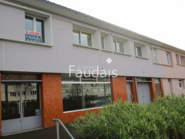 Local commercial avec entrepôt st lo