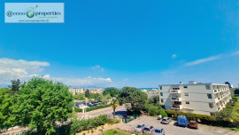 LOCATION MEUBLEE A L'ANNEE - studio avec loggia vue mer, parking Antibes