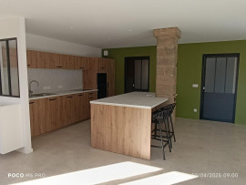 Loft style atelier rdc dans village Hauterives