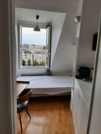 Loue petite chambre 7e escalier Neuilly-sur-Seine