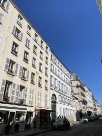 Luxurious, fully-equipped, spacious, high-ceilinged studio located close to Rue Cler and the Eiffel Tower. (loyer tout inclus) Paris