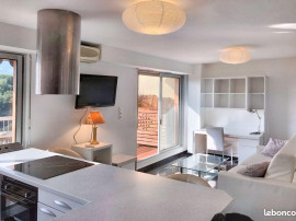 Magnifique studio équipé avec vue mer imprenable Nice