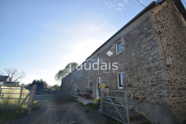 Maison à rénover sur près de 5000 m2 de terrain savigny