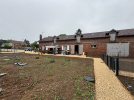 Maison + ancienne ferme à aménager Le Vauroux