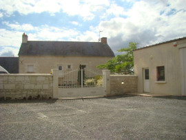 Maison de caractère dans bourg d'un village Neuillé