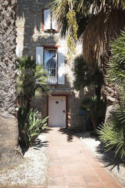 Maison de charme avec tres joli jardin privatif. Claira