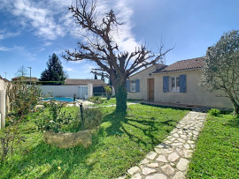 Maison de plain pied en lotissement Sénas