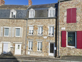 Maison de ville avec ascenseur, garage et jardin, à vendre a torigny-les-villes