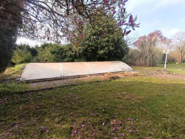 MAISON EN PIERRE : DÉPENDANCE ET PISCINE À RÉNOVER Montcaret
