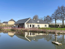 MAISON PLAIN PIED SUR UN HECTARE AVEC ETANG ET BOIS Bourgvallees