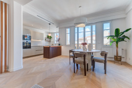 Nice – Carré d’Or : Charmant 3 pièces de 88 m² niché au dernier étage d’une élégante résidence bourgeoise. Nice