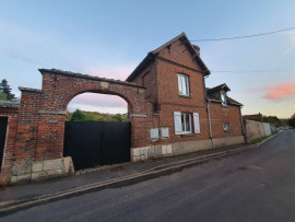 Petite maison du XIXème dans village calme Esches