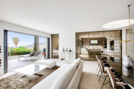 RARE – SUPERBE REZ-DE-JARDIN AVEC VUE PANORAMIQUE SUR NICE ET LA MER Nice