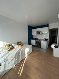Studio meublé à louer . Refait à neuf , 4e étage Rocquencourt