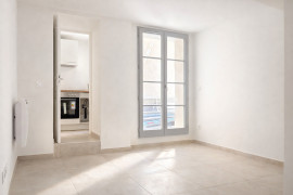 Studio refait à neuf avec cour - Centre ville Aix-en-Provence