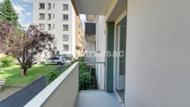 TASSIN-LA-DEMI-LUNE – 56 m²  T3 avec balcons - rez de chaussée surélevé - cave - Entièrement rénové - Emplacement stratégique Tassin-la-Demi-Lune