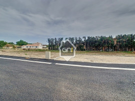 Terrain 447 m² Sénas