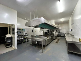 À Louer – Bâtiment Agroalimentaire de 2 450 m² à L'Isle-sur-la-Sorgue –  Vaucluse (84) L'Isle-sur-la-Sorgue