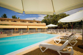 À Vendre – Hôtel Restaurant 3 étoiles de 36 chambres et 50 couverts à Saint-Didier – Vaucluse  (84) Saint-Didier