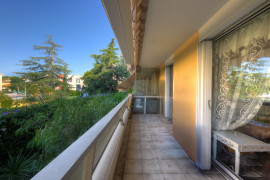 À vendre – Studio vendu loué avec terrasse – Cagnes sur mer Cagnes Sur Mer