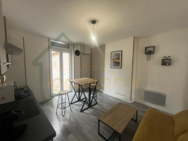 Appartement 2 pièces avec cour intérieur privative à Albert Albert