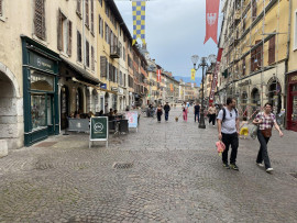 Appartement 3 p  97 m2  1 etage centre historique. Chambéry