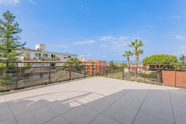 Appartement 4 pièces avec toit terrasse privatif – Vue mer – Résidence confidentielle Saint Laurent Du Var