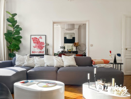 Appartement 94m² avec parquet moulures cheminée Paris 18ème