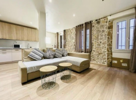 Appartement meublé et rénové de Type 3 de 51 m2 secteur Vieil Antibes (location du logement complet) Antibes