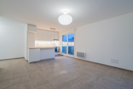 Appartement T4 RDC surélevé 84m² + 110m² extérieur Marseille 4ème