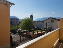 Appt 41 m2 refait à neuf, rue des Orphelines Voiron