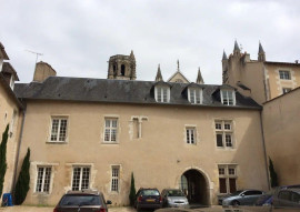 Beau 2P 30m² au calme place de la Cathédrale Poitiers