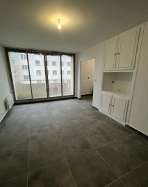 Beau F3 50m² entièrement rénové avec balcon Villejuif