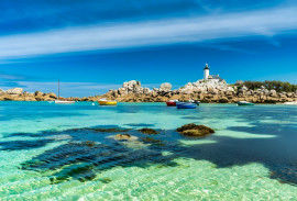 BRETAGNE – VILLAGE VACANCES – 5 HA Plomodiern