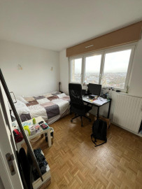 Chambre avec vue dégagée et environnement calme Cachan