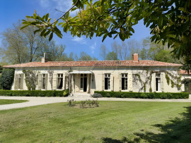 CHARENTE MARITIME MANOIR DE CHARME 20 HA RIVIERE Surgeres