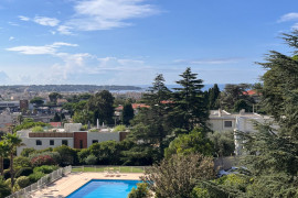 Dernier étage sud grande terrasse vue mer. Antibes