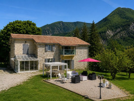Domaine 230m2 sur 2 hectares de terrain Veynes
