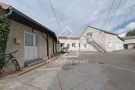 Ensemble Immobilier de 10 Logements et 1 Entrepôt au Centre-ville Ormesson-sur-Marne