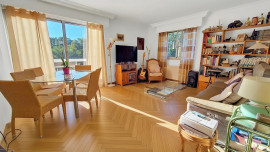 EXCLUSIVITE ANTIBES RESIDENTIEL - Appartement T3 traversant en dernier étage, avec terrasse, parking privatif et cave. Antibes