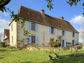Ferme du 17e siècle avec 2,1 ha de prairies (dign Génis