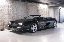 Ferrari F355 Spider V8 3.5 380 Paris 16ème